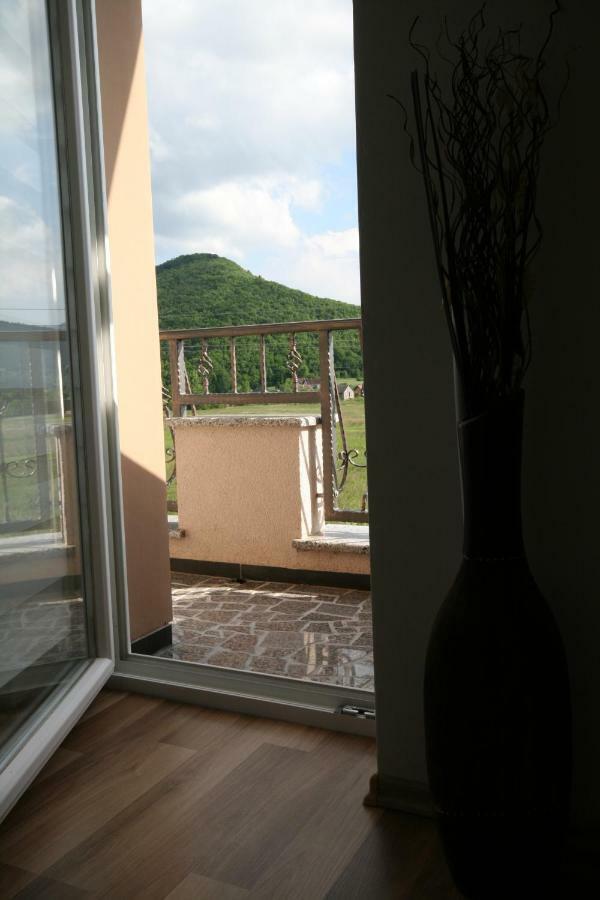 Holiday House Leona Otočac Eksteriør billede