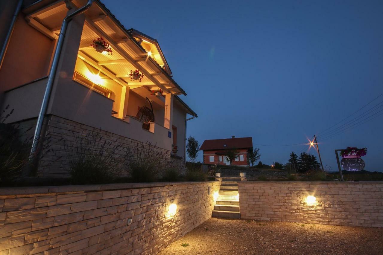 Holiday House Leona Otočac Eksteriør billede